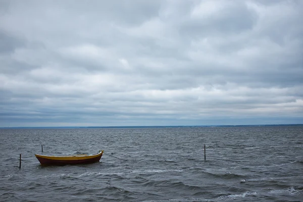Båt på baltiska havet. — Stockfoto