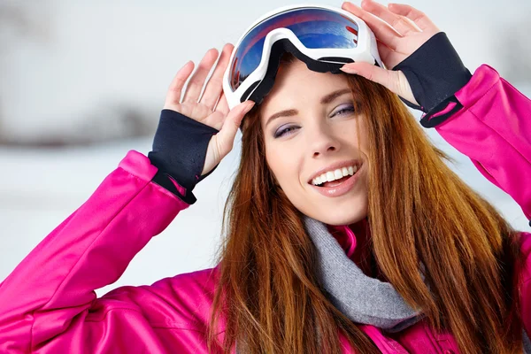 Mujer con gafas de esquí — Foto de Stock