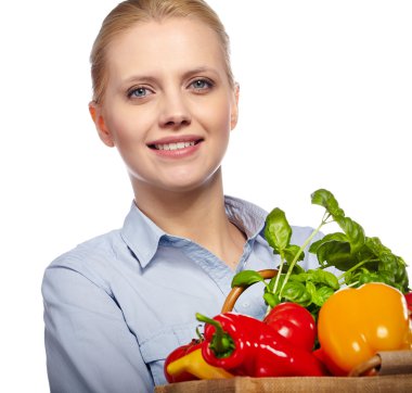 kadınla bir bakkal alışveriş çantası