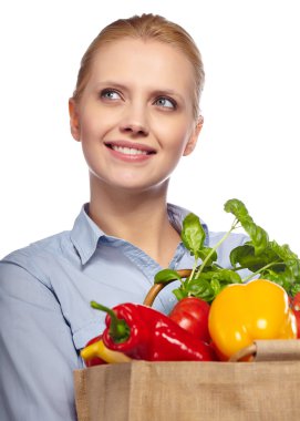 kadınla bir bakkal alışveriş çantası