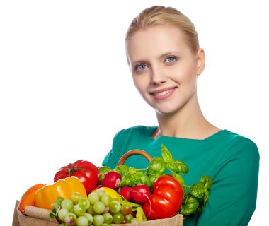 kadınla bir bakkal alışveriş çantası