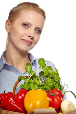 kadınla bir bakkal alışveriş çantası