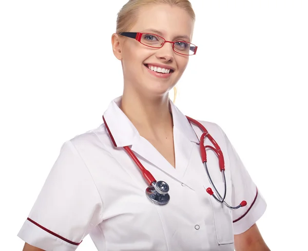 Женщина-врач улыбается в очках — стоковое фото