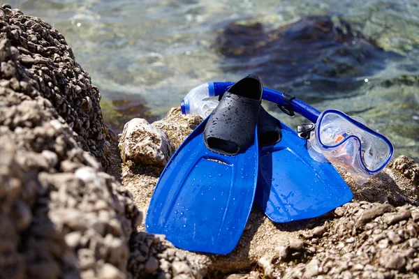 Mask, snorkel and fins for snorkeling — Stock Photo, Image