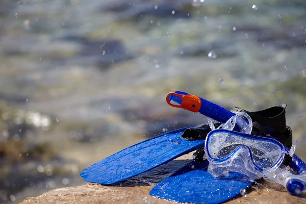 Maschera, boccaglio e pinne per lo snorkeling — Foto Stock