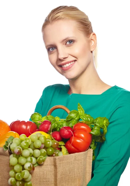 Vrouw met een boodschappentas kruidenier — Stockfoto