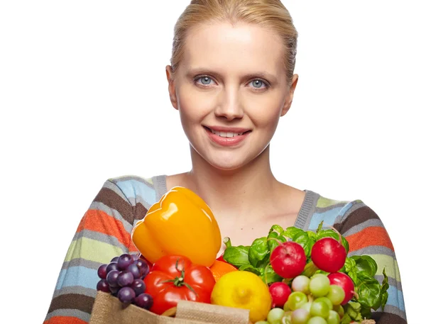 Žena drží pytel plný zdravých potravin — Stock fotografie