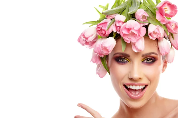 Lente meisje dragen bloemen hoed — Stockfoto