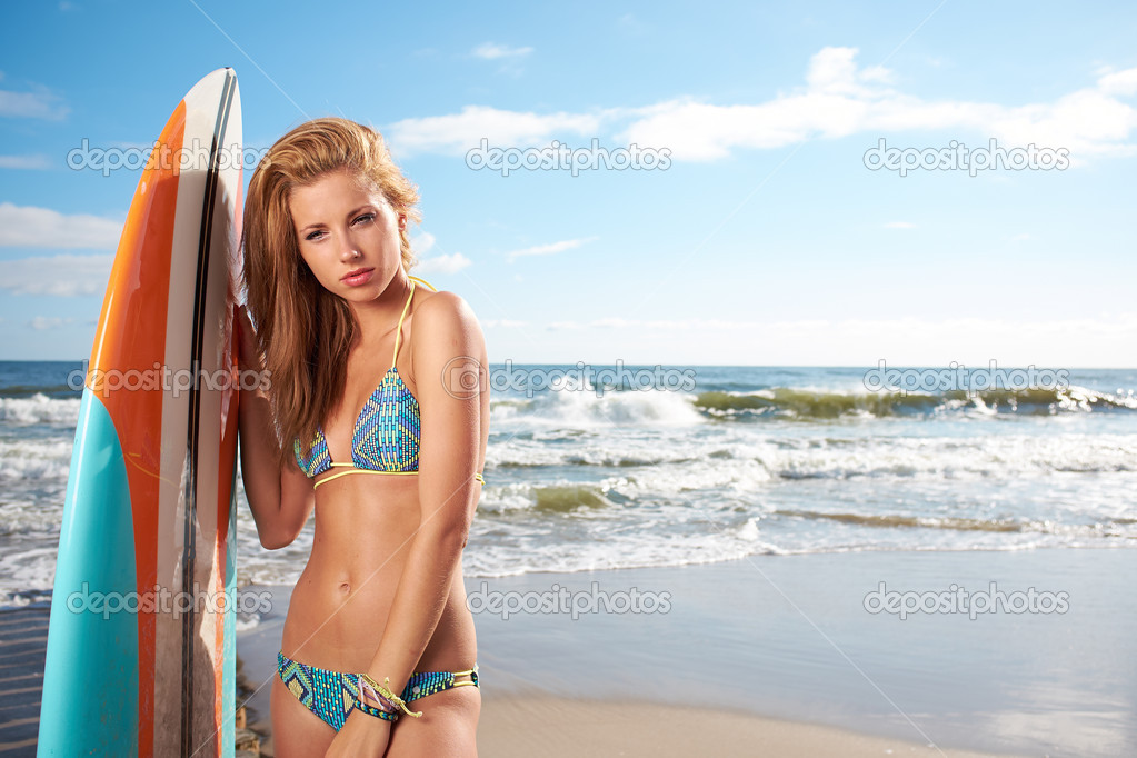 warm Centimeter handelaar Woman Surfer Girl in Bikini with Surfboard Stock Photo by ©zoomteam 42379831