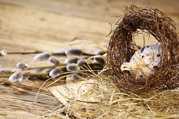 装有蛋的复活节篮子 — 图库照片