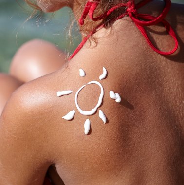 Güneş yanığı losyonu kadınla