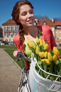 çiçekli bahar kadın