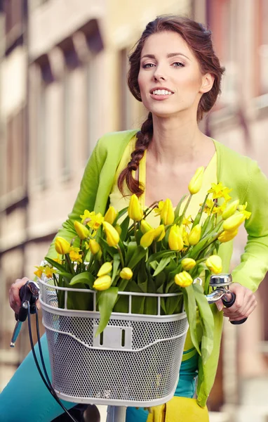 Mode våren kvinna — Stockfoto