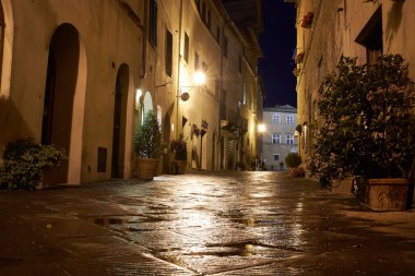 Pienza ışıklı cadde