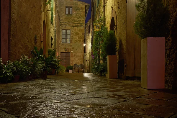 Beleuchtete Straße von Pienza — Stockfoto