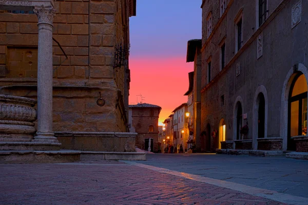 Západ slunce na ulicích pienza — Stock fotografie