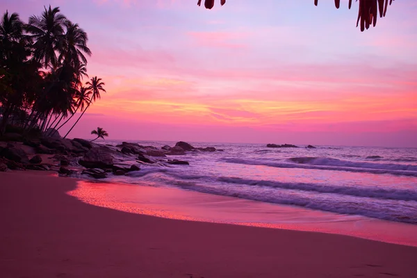 Pôr do sol na praia — Fotografia de Stock