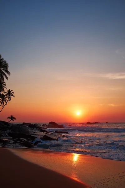 Puesta de sol en la playa — Foto de Stock