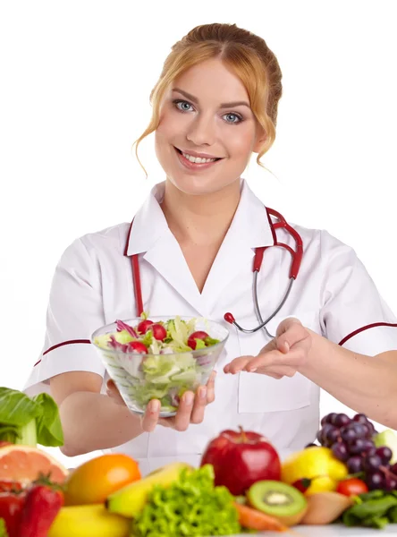 Medico dietista raccomandando cibo sano — Foto Stock