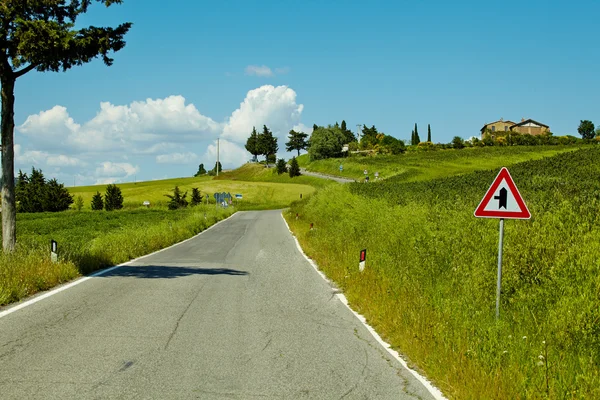 Landstraße in der Toskana — Stockfoto