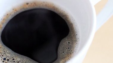 dökülen süt kahve yakın çekim