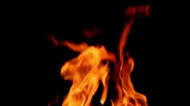 siyah üzerine ateş