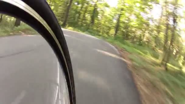 Felszerelés módosítása kerékpár lovaglás közben — Stock videók