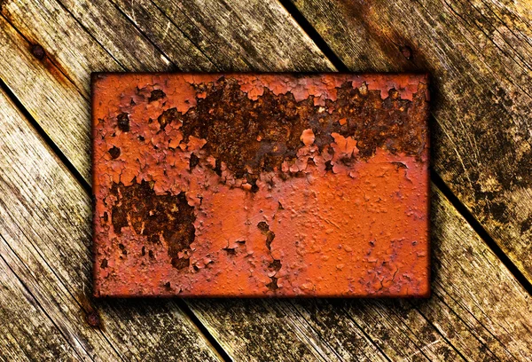 Holzhintergrund mit Metalleinsatz — Stockfoto