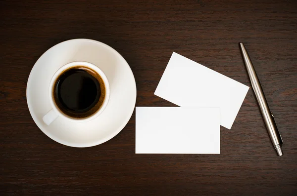 Καφέ, επαγγελματική κάρτα και στυλό — Φωτογραφία Αρχείου