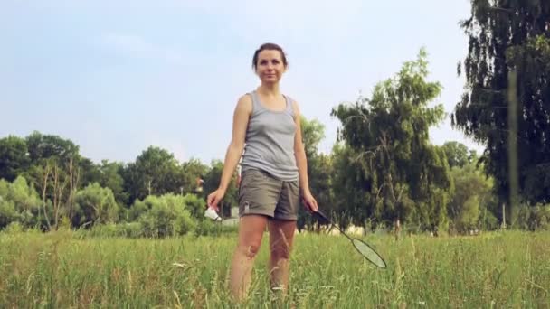 Girl playing badminton — Stock Video