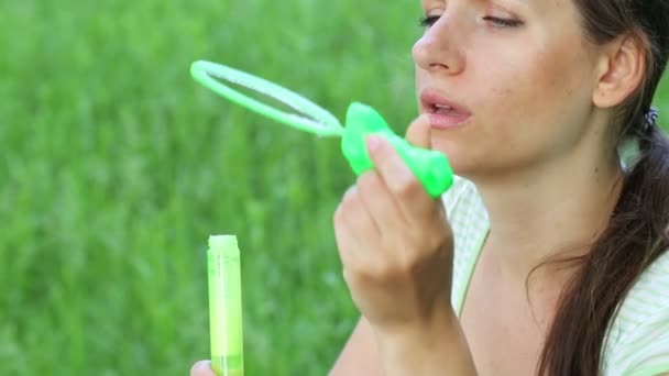 Girl blowing soap bubbles — Stock Video