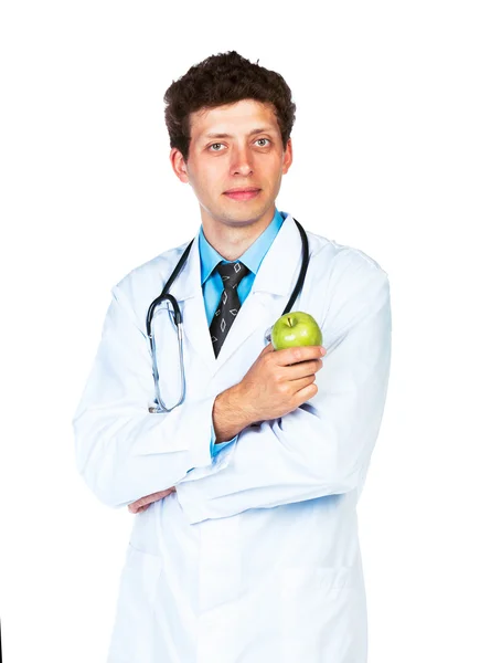 Porträtt av leende manliga läkare innehar grönt äpple på vit — Stockfoto
