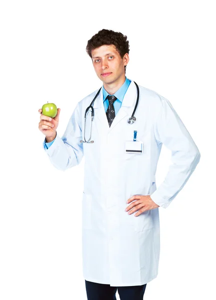 Retrato de um médico masculino segurando maçã verde no branco — Fotografia de Stock