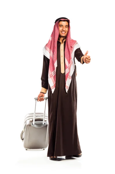 Giovane araba sorridente con una valigia e pollice in su isolato su whit — Foto Stock