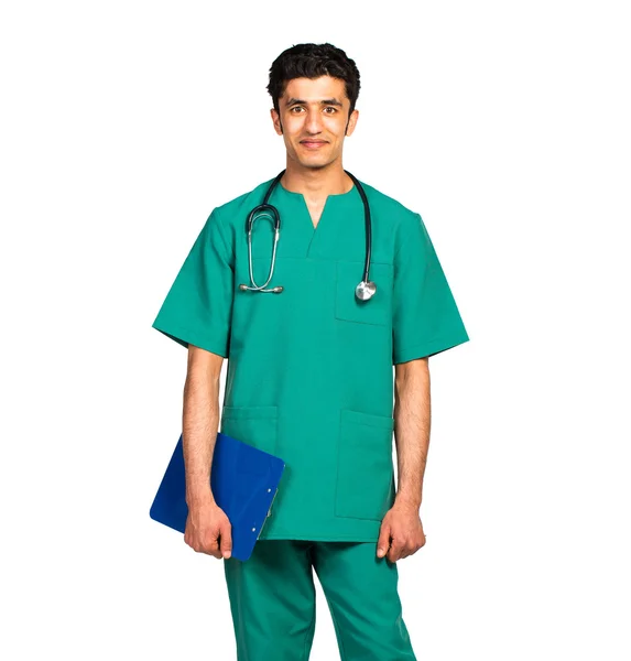 Porträt des Arztes arabische Nationalität mit Krankenakte auf weiß — Stockfoto