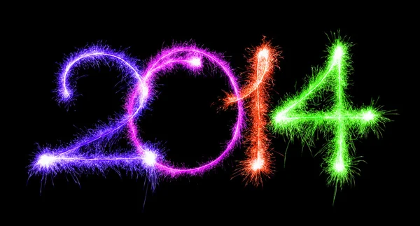 Gelukkig Nieuwjaar - maakte 2014 een sparkler verschillende kleuren op een zwart — Stockfoto