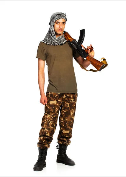 Arabské národnosti v maskovací oblek a kúfíja s automatickým — Stock fotografie
