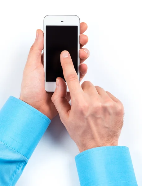 Las manos del hombre de negocios usando el teléfono inteligente en blanco — Foto de Stock