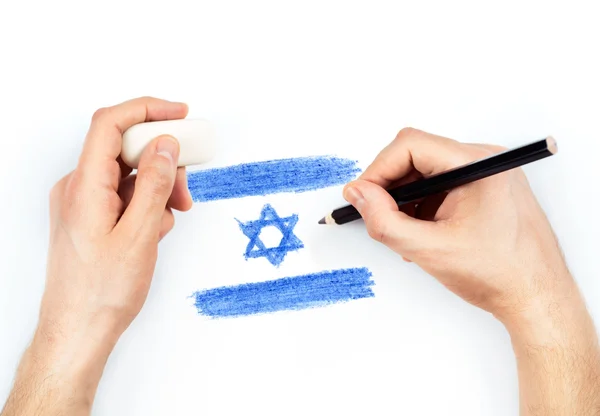 Männerhände mit Bleistift zeichnen israel Flagge auf weiß — Stockfoto