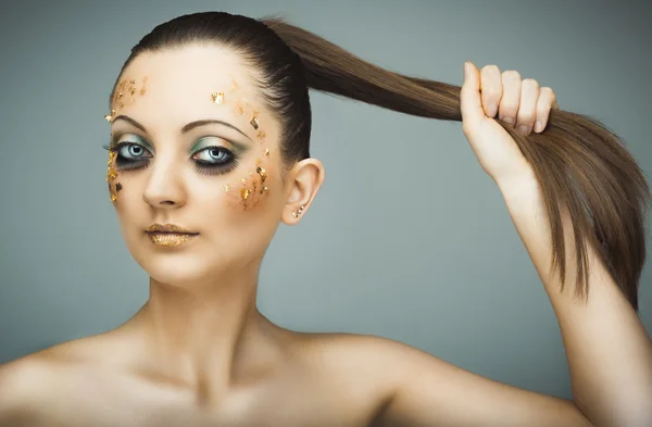 Glamorous portrait of young beautiful girl with big blue eyes, l — Stock Photo, Image