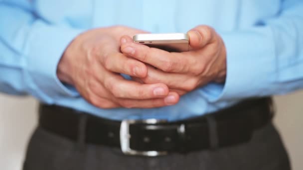 Businessman using smartphone — Stock Video