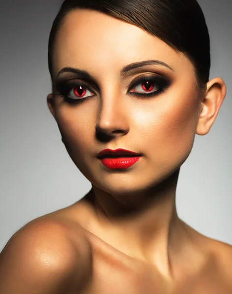 Portrait of a beautiful woman vampire with a glamorous retro mak — Stock Photo, Image