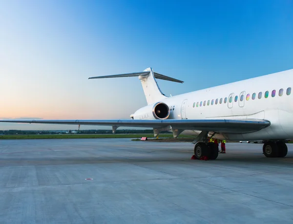 Plane at the airport — Stock Photo, Image