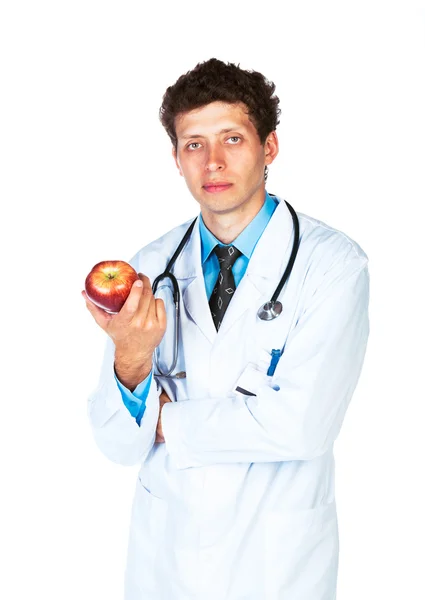 Retrato de un médico varón sosteniendo manzana roja sobre blanco —  Fotos de Stock