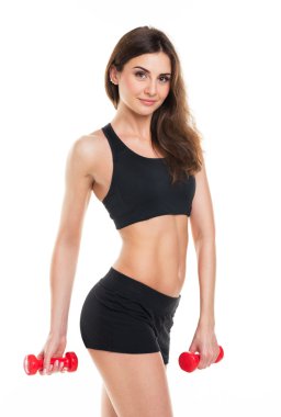 beyaz zemin üzerine dumbbells ile güzel bir ince kadın