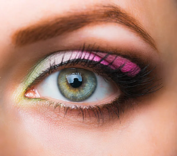 Closeup of womanish eye with glamorous makeup — Stock Photo, Image