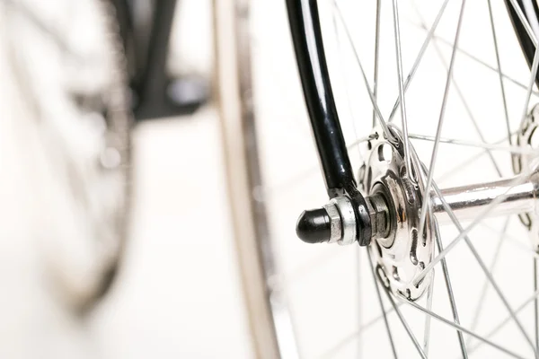 Bicicleta isolada no fundo branco — Fotografia de Stock