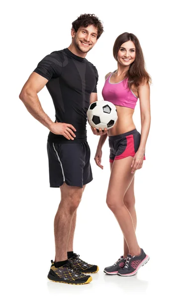 Hombre y mujer atléticos con pelota sobre el fondo blanco — Foto de Stock