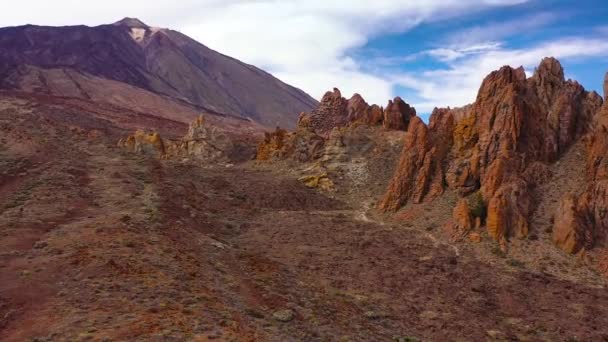 Aerial view of the Teide National Park, flight over a desert rocky surface, view on the Teide volcano. Tenerife, Canary Islands — Vídeo de Stock