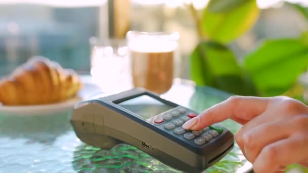 Contactless payment with smartphone. Wireless payment concept. Close-up, woman using smartphone cashless wallet NFC technology to pay order on bank terminal in a cafe. — Stock Video